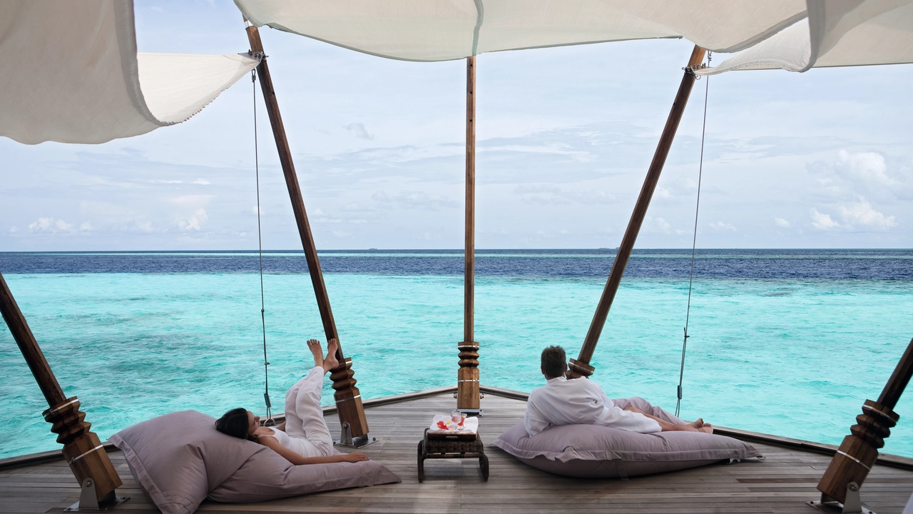 Constance Moofushi, Maldive