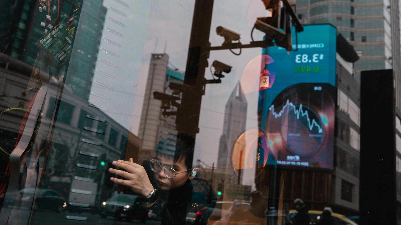 Borsa: Shanghai apre a +0,09%, Shenzhen a -0,17%