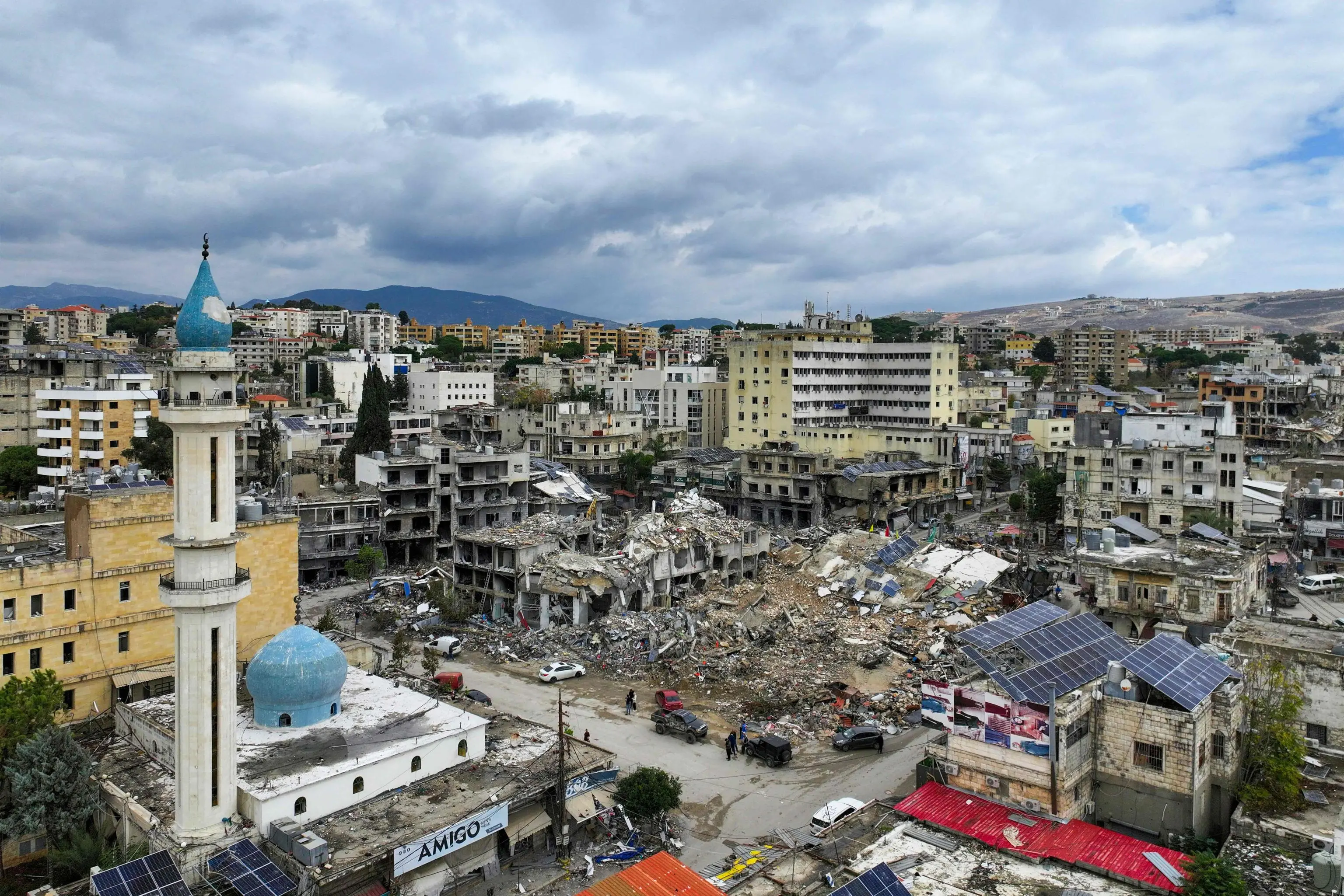 Guerra Medio Oriente, jet russi bombardano le forze filo-turche a ovest di Aleppo. Media: 30 morti negli attacchi israeliani a Gaza