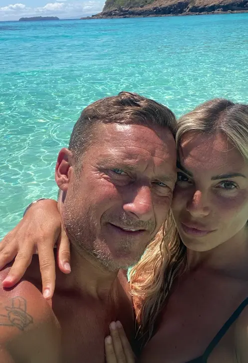 Francesco Totti, tre story per festeggiare il compleanno di Noemi Bocchi