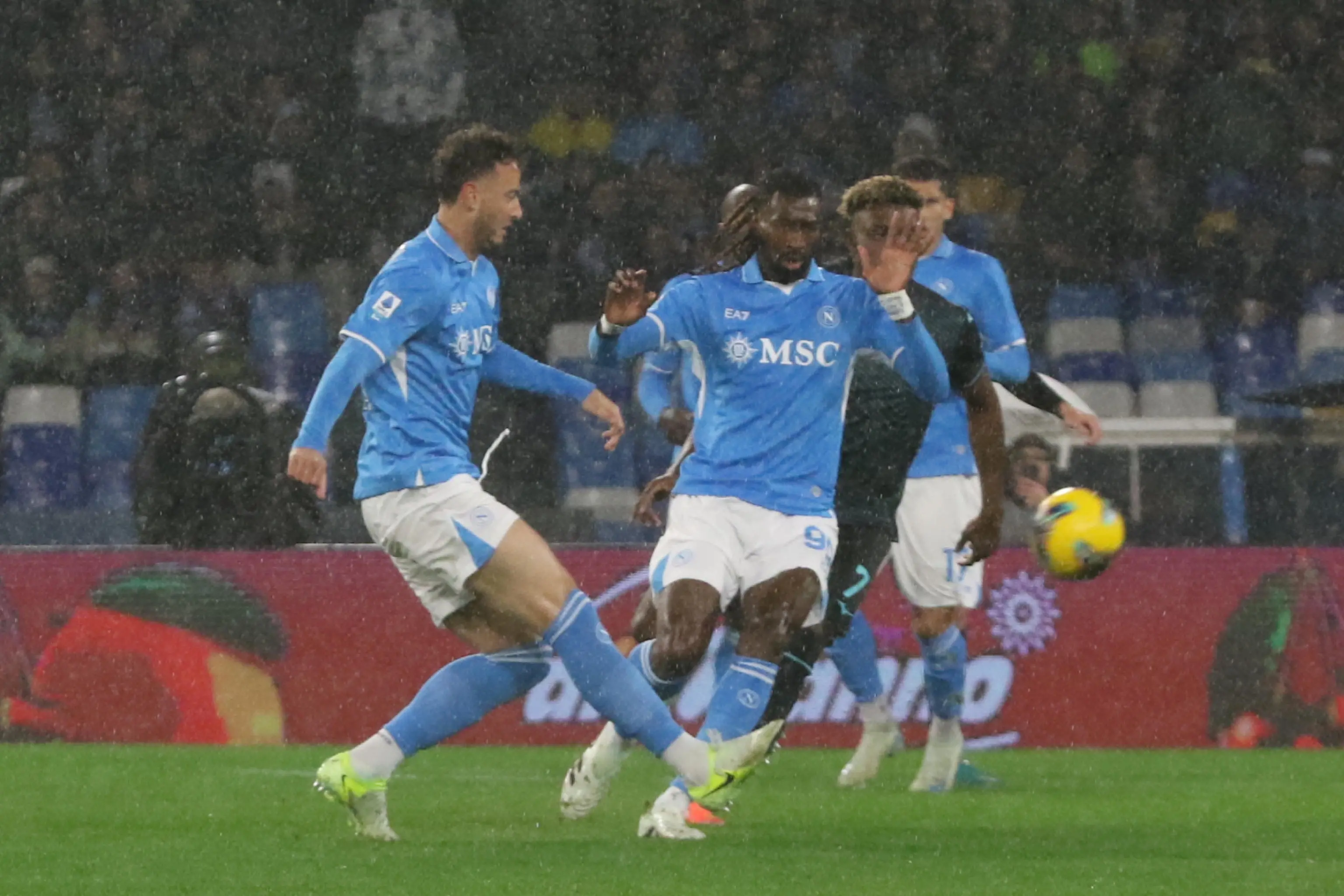 Genoa-Napoli 1-2, Meret e il palo salvano gli azzurri. Balotelli sfiora il gol