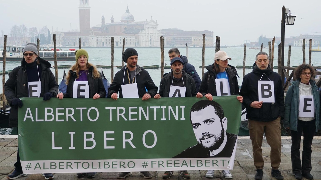 Alberto Trentini, cooperante veneziano detenuto in Venezuela, è in buone condizioni di salute secondo fonti qualificate.