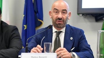 Covid variante KP3, il ministero: casi in aumento. Ma Bassetti: “Nessun allarme, non roviniamo l’estate agli italiani”