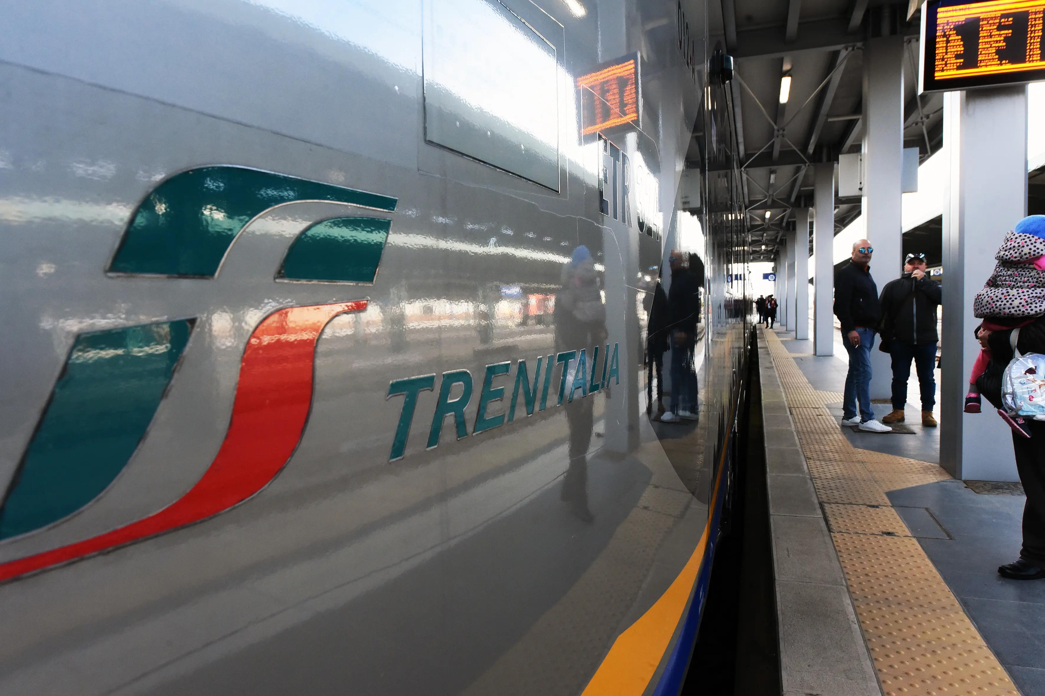 Sciopero Trenitalia: come chiedere il rimborso del biglietto