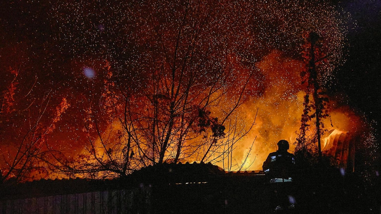 Il Ministero della Difesa russo annuncia l'abbattimento di 36 droni ucraini in diverse regioni, senza feriti o incendi.