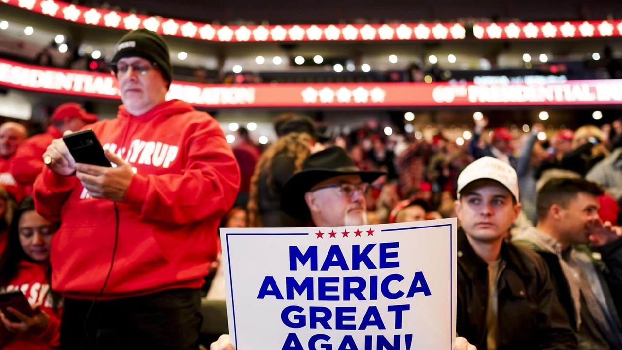 Iniziato il comizio alla Capital One Arena di Washington