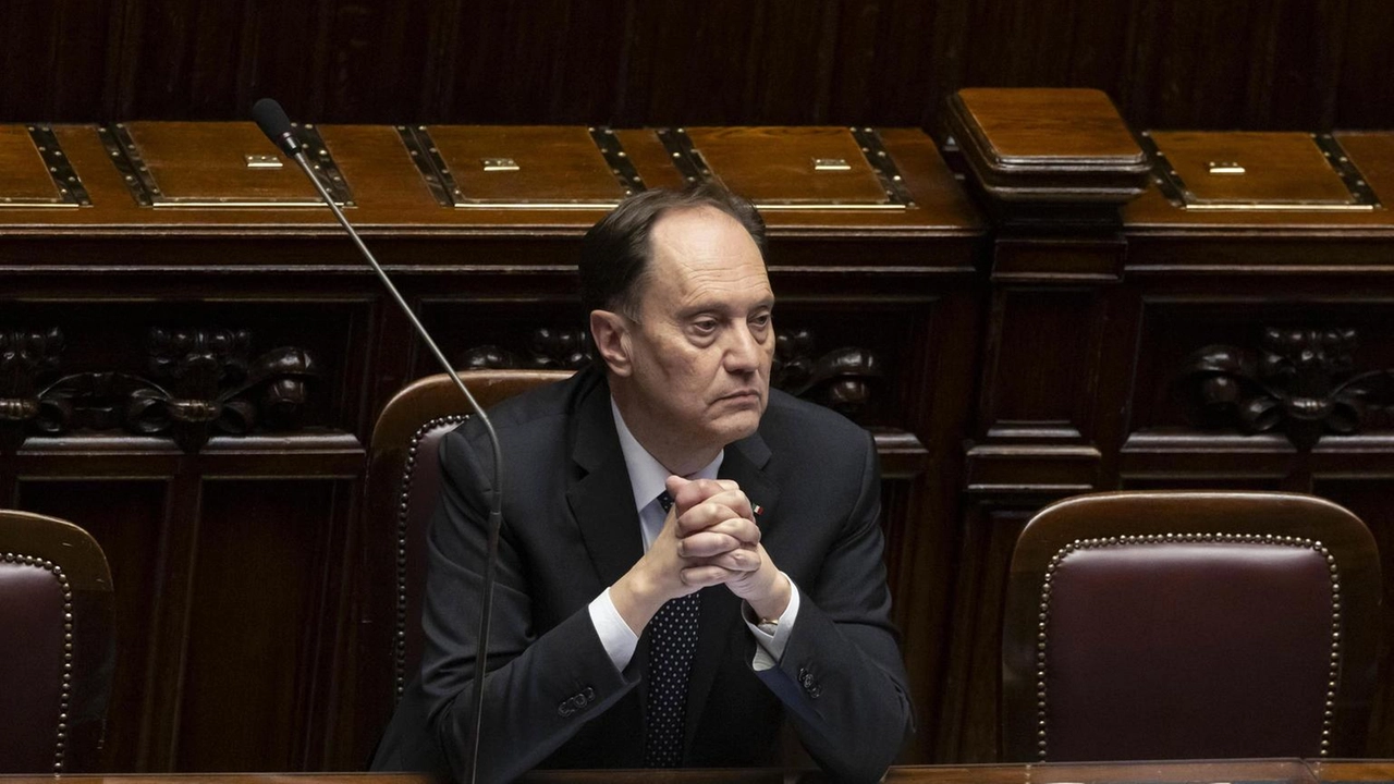 Il ministro Ciriani chiarisce l'uso del software Graphite dai Servizi italiani e annuncia azioni legali per accuse infondate.