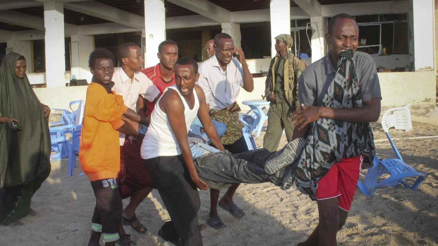 Somalia: attentato su spiaggia Mogadiscio, almeno 7 morti