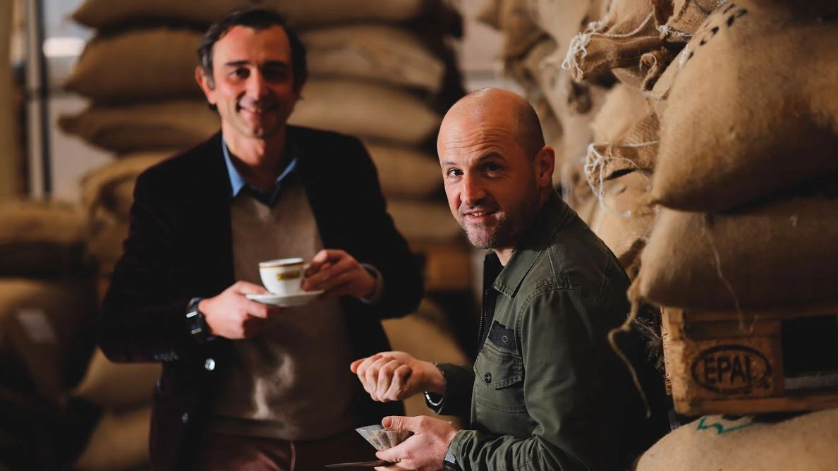 Il caffè che fa bene: come riconoscerlo in tre sorsi. A spiegarlo è Francesco Sanapo, esperto barista e fondatore di Ditta Artigianale, premiata dalla Guida Bar d’Italia 2025 del Gambero Rosso