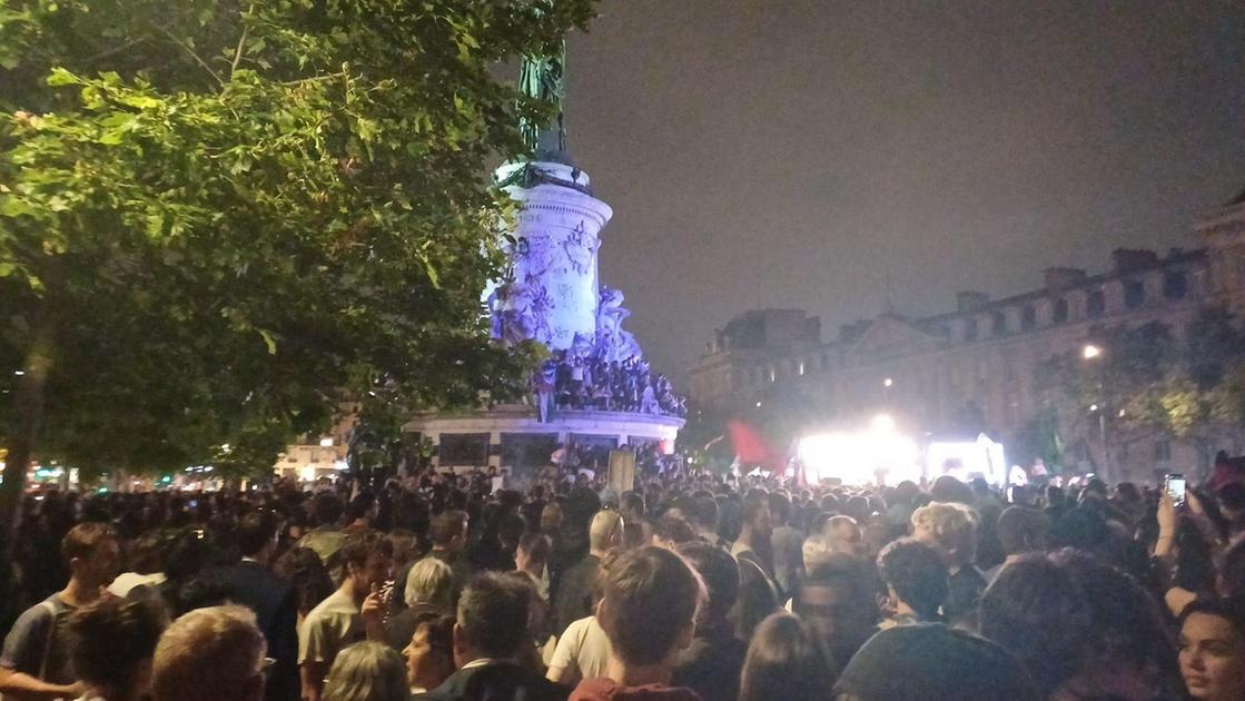Centinaia in piazza: "Fascismo cancrena"