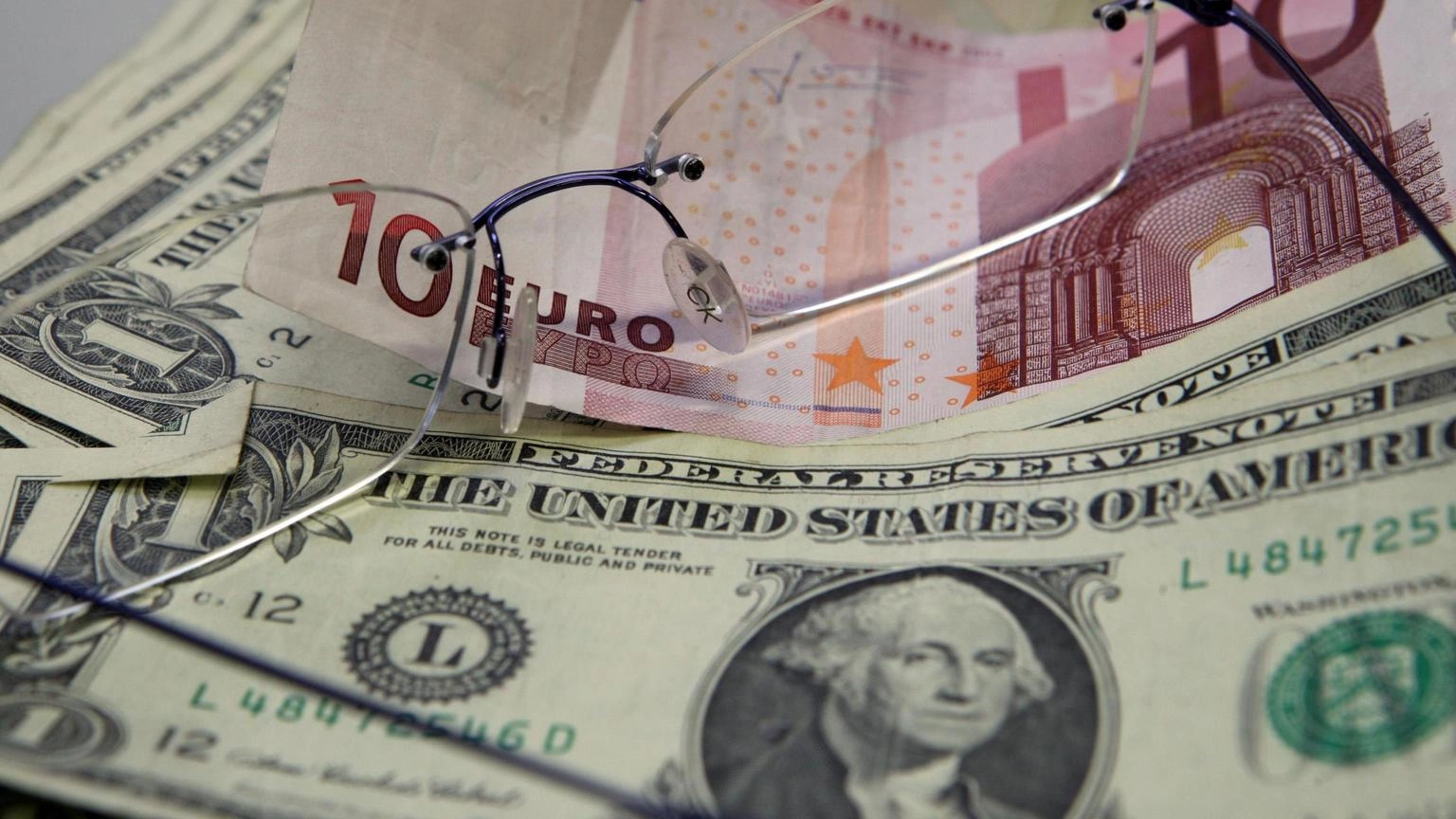 L'euro è in rialzo in avvio a 1,0941 dollari