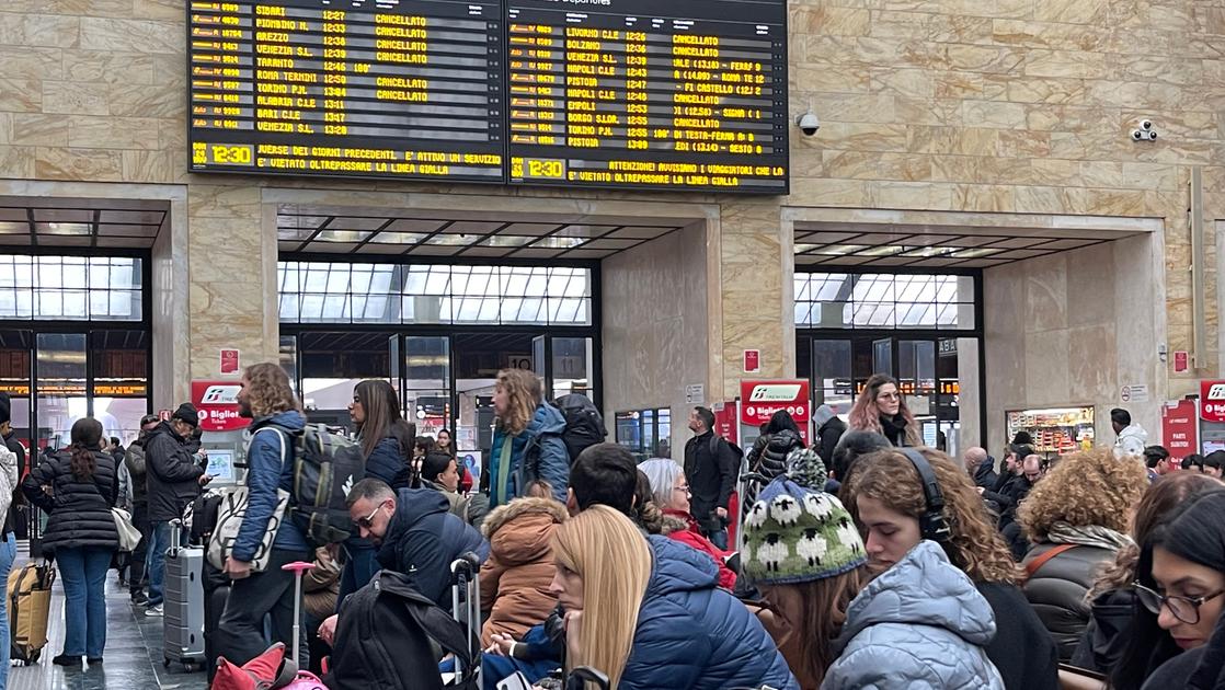 Sciopero treni 13 dicembre 2024: gli orari. Ma con la precettazione può cambiare tutto