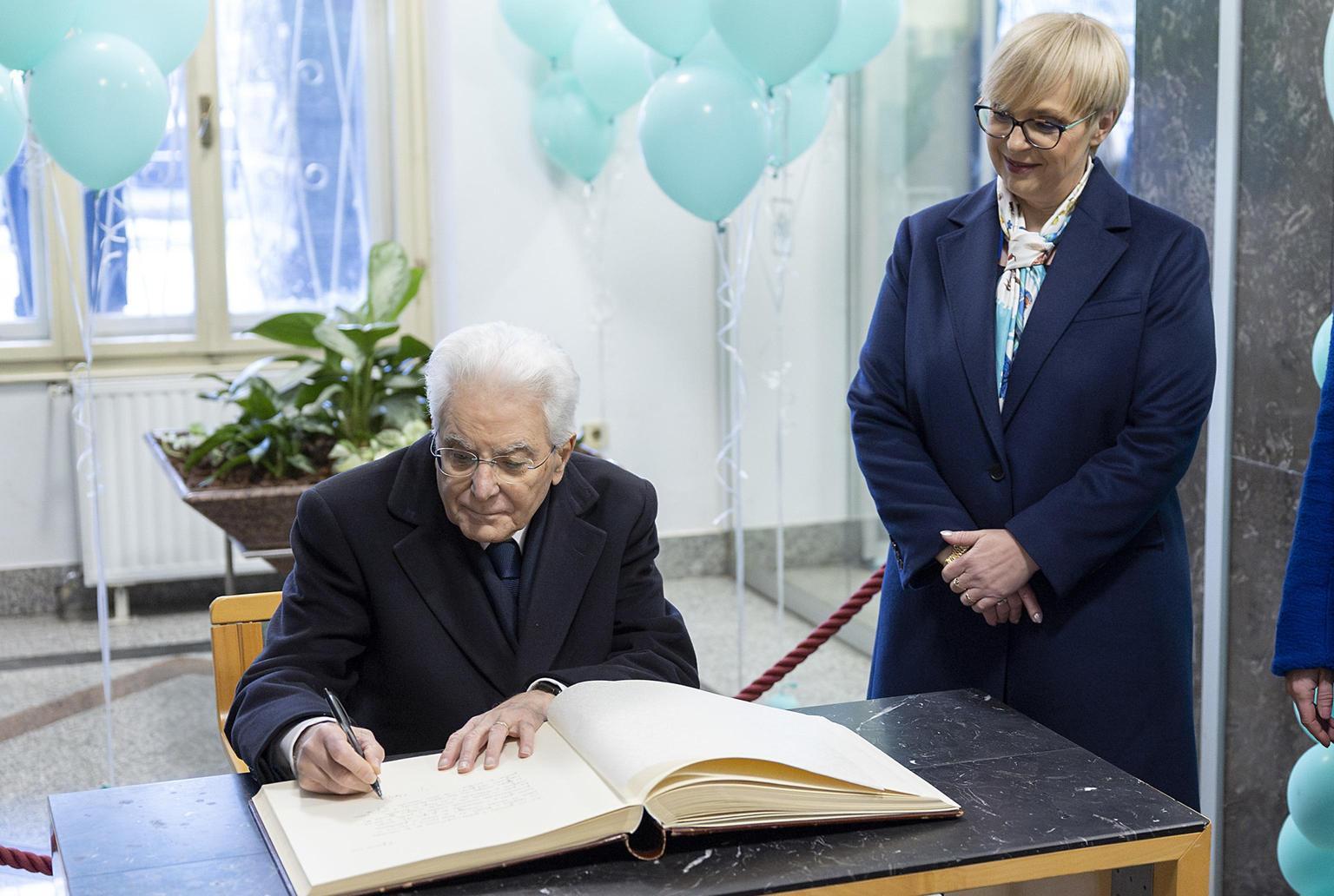 Sergio Mattarella condanna le vandalizzazioni simboliche delle foibe