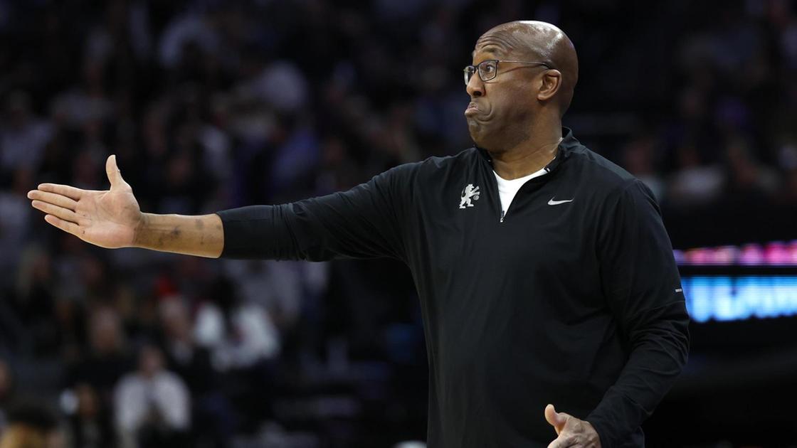 Sacramento Kings licenziano Mike Brown: Doug Christie subentra come allenatore ad interim