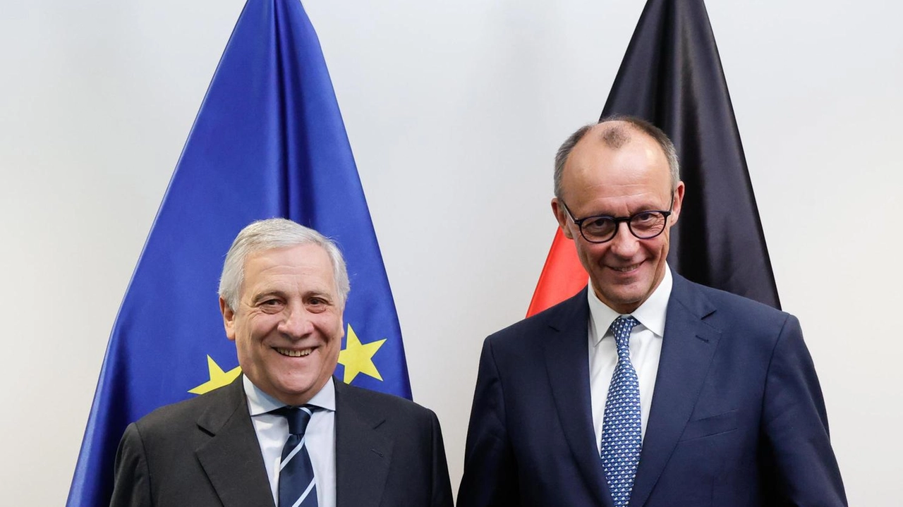 Il segretario di Forza Italia Antonio. Tajani, 71 anni, con. Friedrich Merz, leader Cdu (69)