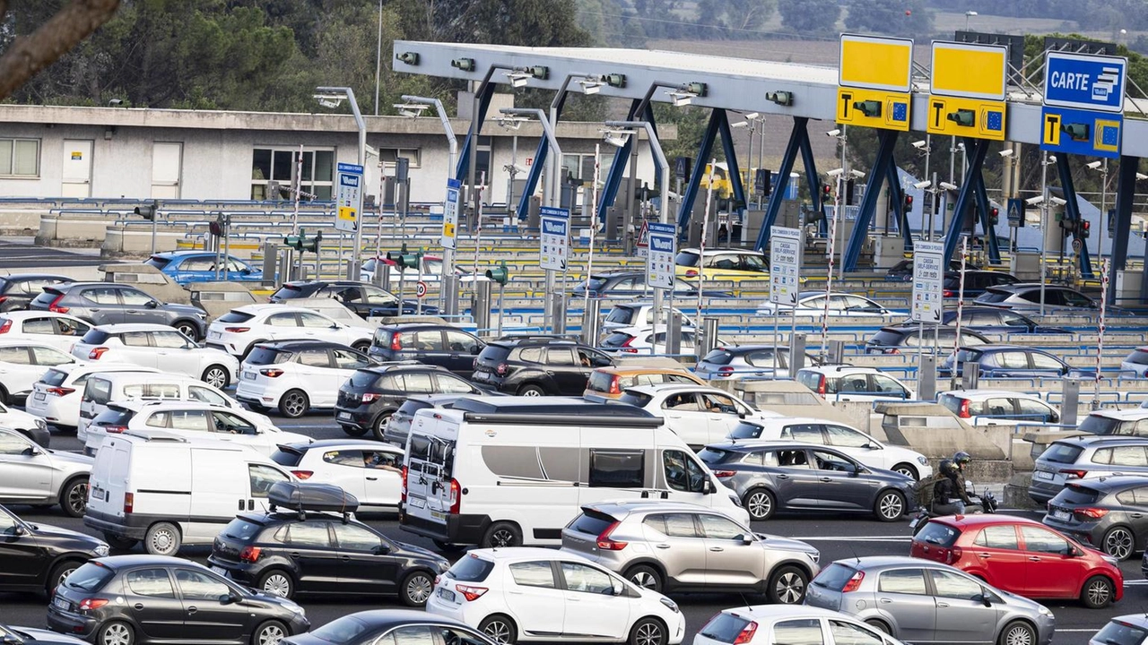 Il controesodo natalizio vede 8 milioni di transiti sulla rete autostradale, traffico intenso verso nord Italia.