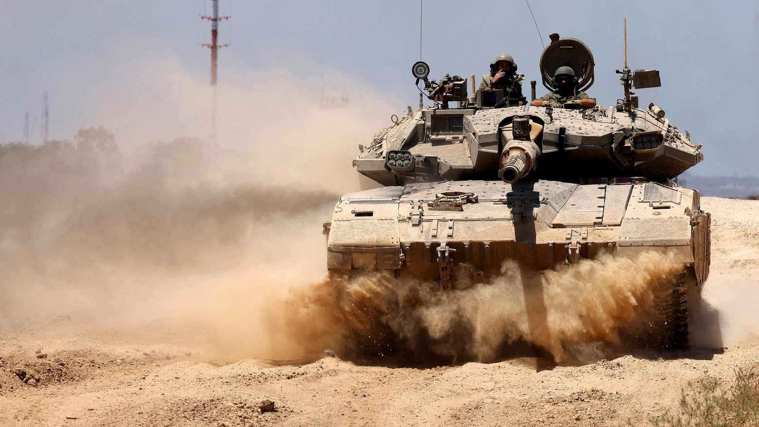 Tank di Israele a sud della Striscia di Gaza (Ansa)
