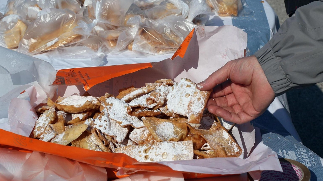 Il Codacons segnala aumenti nei prezzi di burro, cacao e cioccolato, colpendo i dolci tipici del Carnevale.