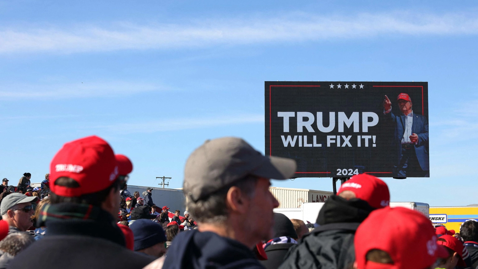 US-REPUBLICAN-PRESIDENTIAL-NOMINEE-DONALD-TRUMP-CAMPAIGNS-IN-PEN