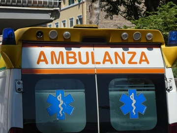 Sassari, bambino di 10 anni schiacciato da un cancello: è grave