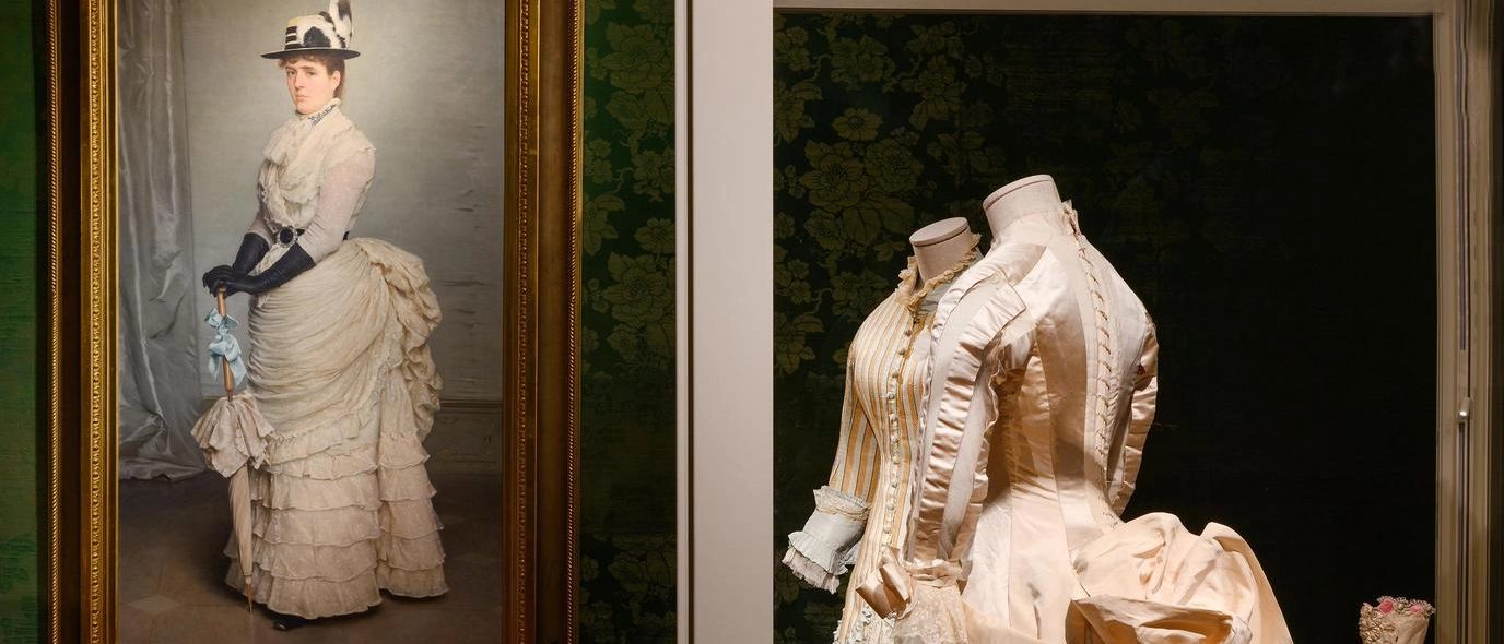 Allestite a Palazzo Pitti a Firenze dodici sale con una collezione che va dal Settecento a oggi. Il legame con la Galleria degli Uffizi