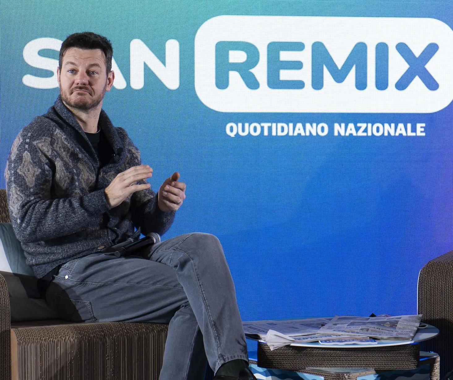 Alessandro Cattelan : "Intelligenza artificiale?. Temo la stupidità umana"