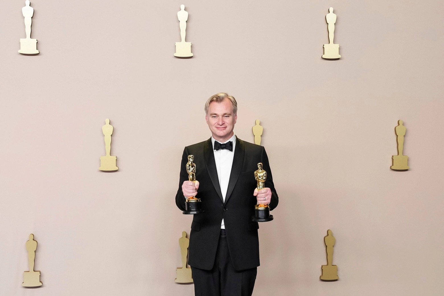 Christopher Nolan, premio Oscar per la Miglior regia con il film 'Oppenheimer'