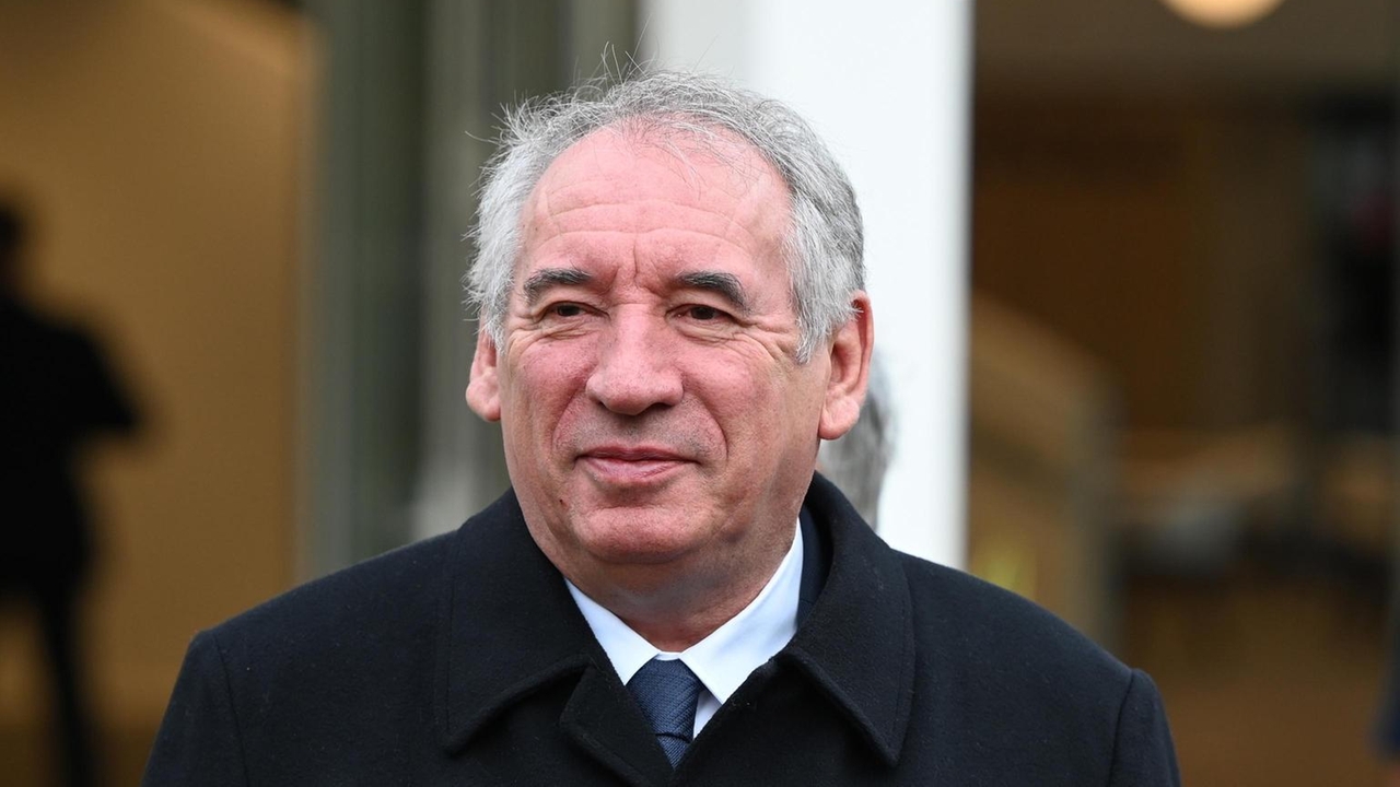 Bayrou, 'è necessaria la riconciliazione del Paese'