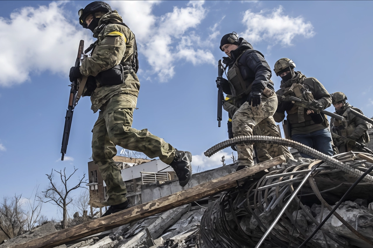 L’avanzata degli ucraini. Migliaia di russi in fuga . E Putin usa la super bomba contro le truppe di Kiev