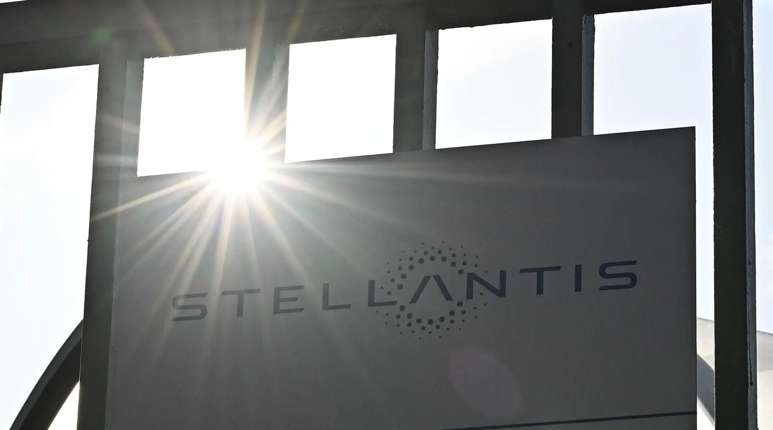 Stellantis giù in Borsa a -5,78% dopo i conti