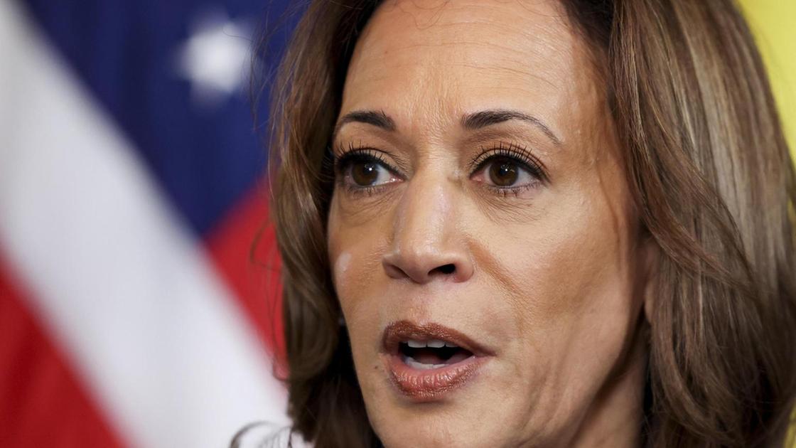 Harris vola al confine col Messico e attacca Trump