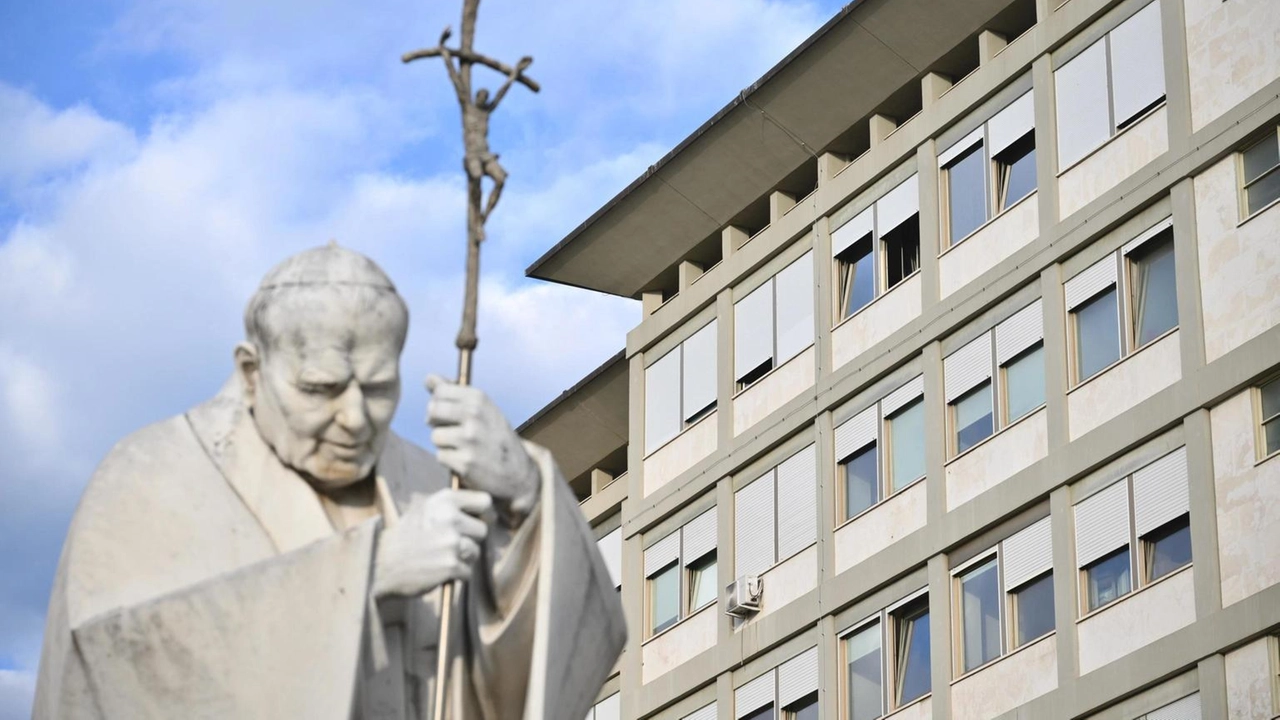 Il cardinale Angelo De Donatis presiederà i riti delle Ceneri all'Aventino, sostituendo Papa Francesco ricoverato al Policlinico Gemelli.