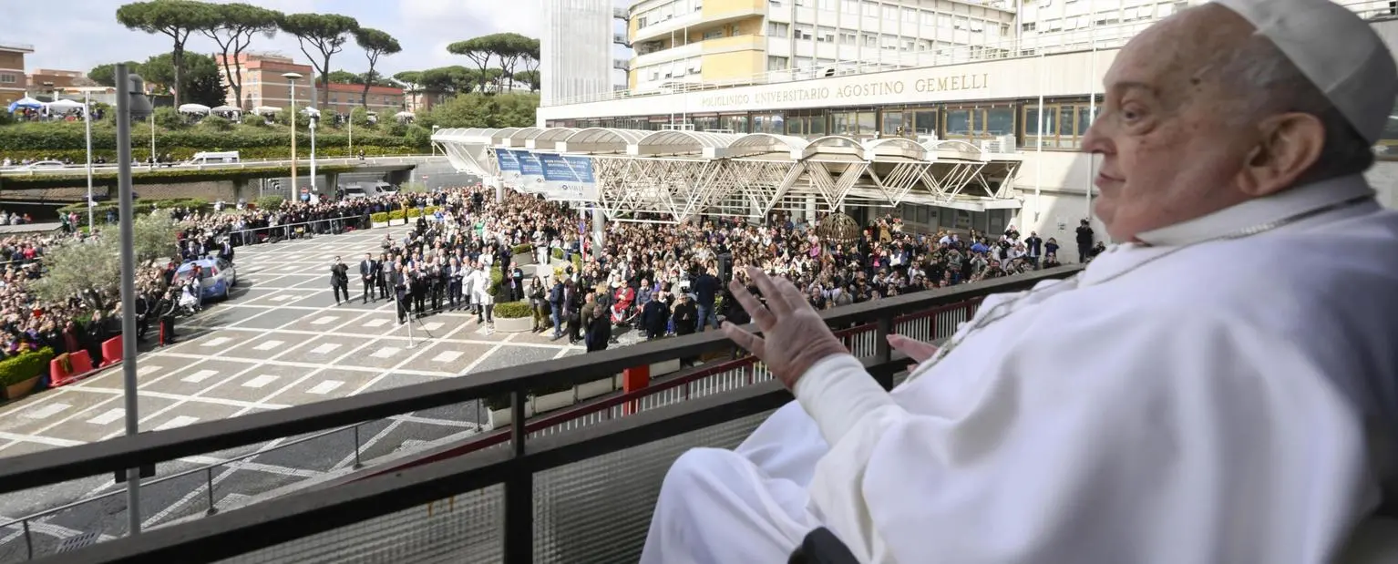 Il Papa è tornato a casa