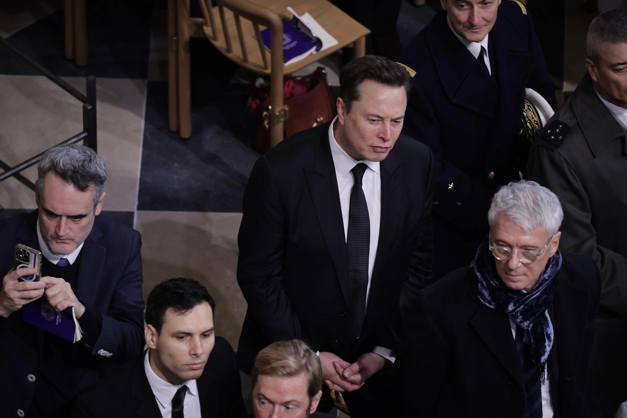 Elon Musk all'inaugurazione di Notre Dame