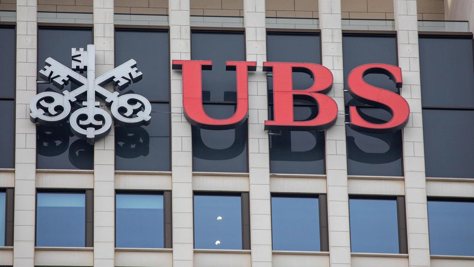 Ubs oltre le attese, in sei mesi l'utile sale a 2,9 miliardi