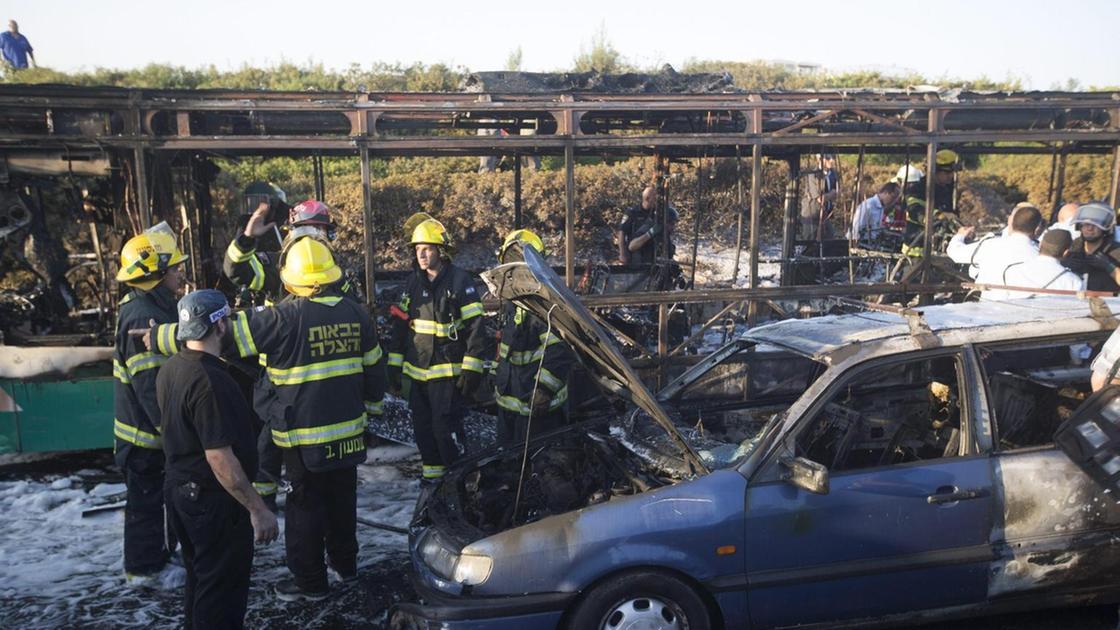 Auto esplode a Ramla in Israele, 4 persone uccise