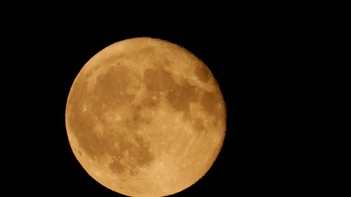 La Luna piena più grande e luminosa dell'anno sta per arrivare: occhi all'insù il 17 ottobre per ammirare l'ultima Superluna del 2024.