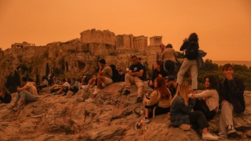 Atene come Marte, colpa della sabbia del Sahara: la capitale greca si tinge di rosso