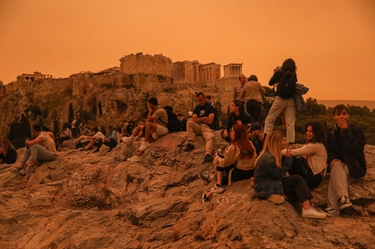 Atene come Marte, colpa della sabbia del Sahara: la capitale greca si tinge di rosso