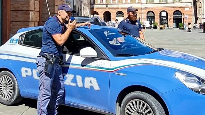 L'intervento eroico dei poliziotti di pattuglia