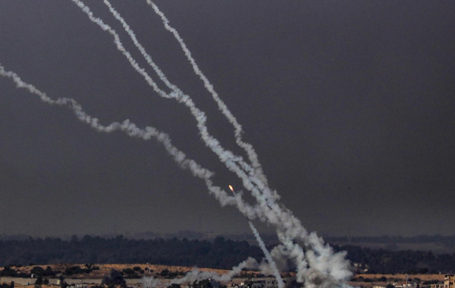 Hamas lancia razzi su Tel Aviv in risposta all'offensiva israeliana a Gaza