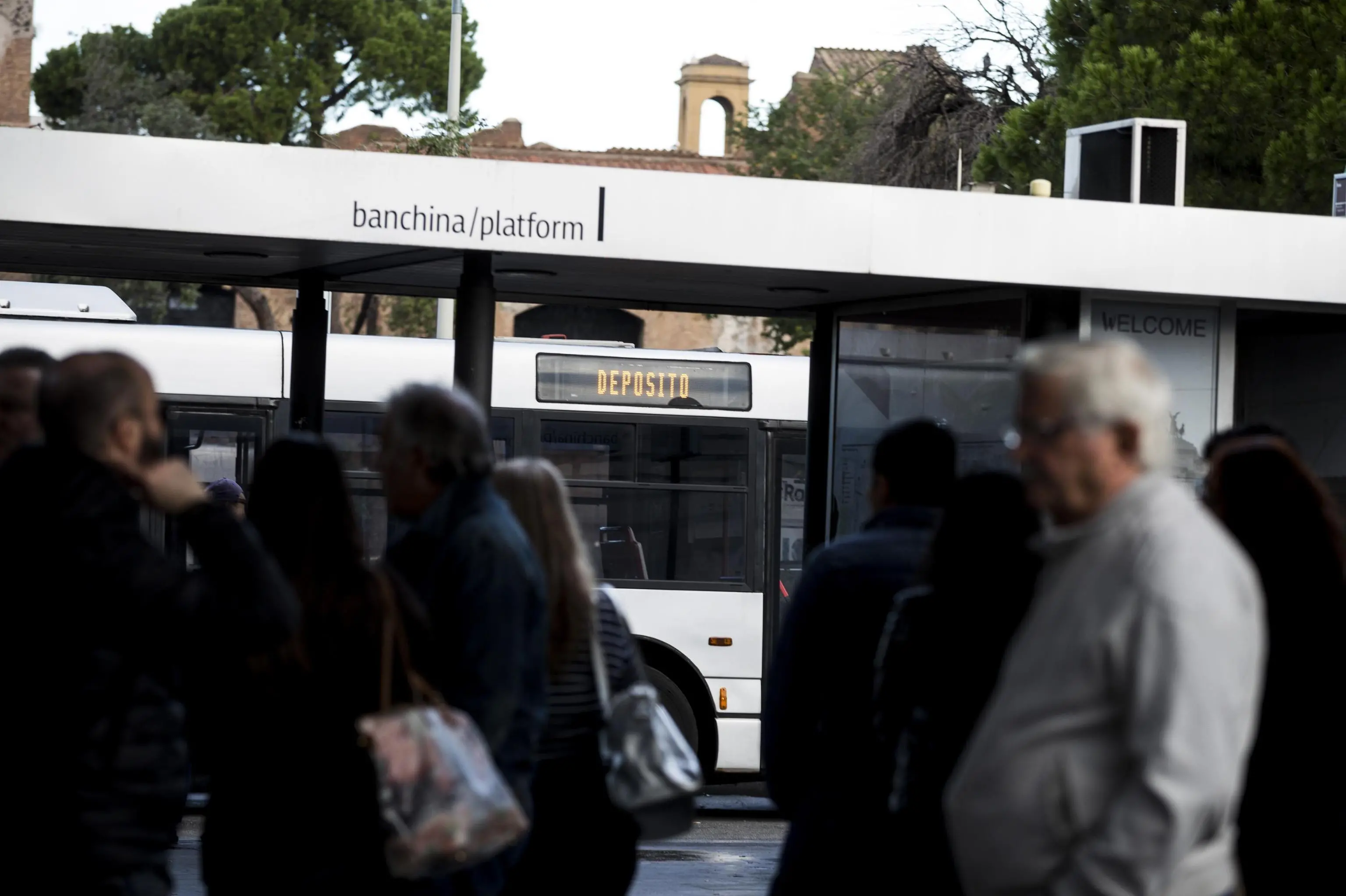 Chi sciopera il 29 novembre 2024: orario ridotto per bus, metro e aerei