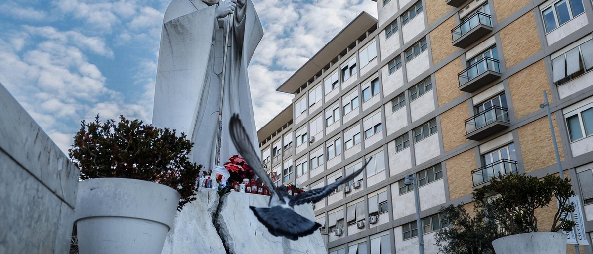 Papa Francesco: crisi emergenziale rientrata, ma ossigeno ad alti flussi al Gemelli