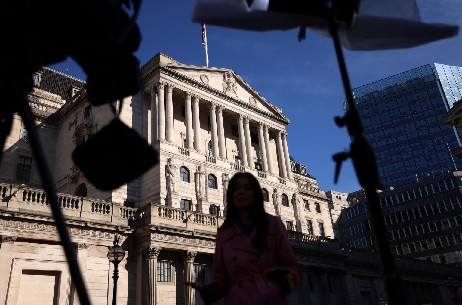 Bank of England mantiene tassi di interesse al 4,5% per contrastare l'inflazione