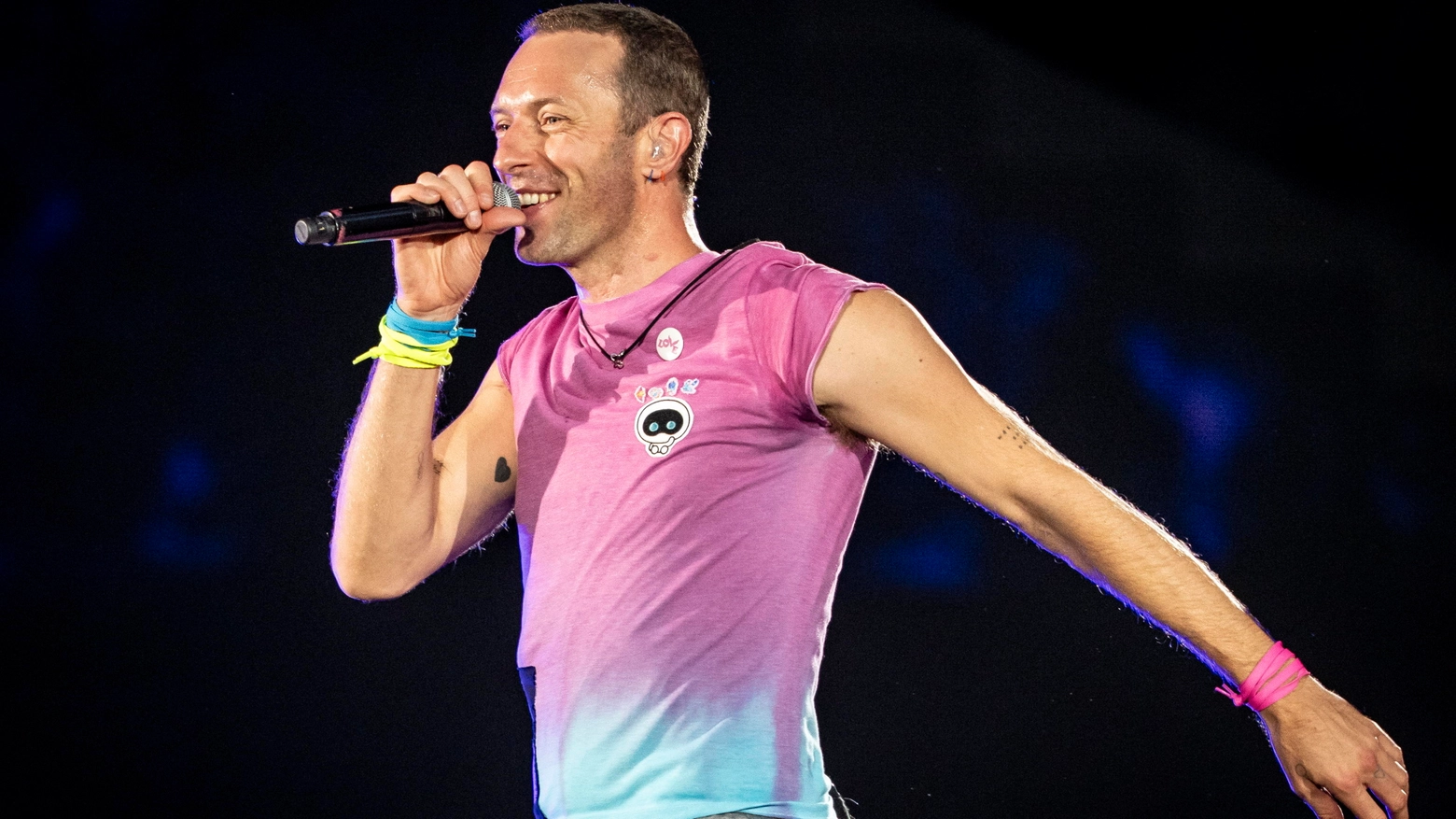 Chris Martin, si esibisce sul palco australiano