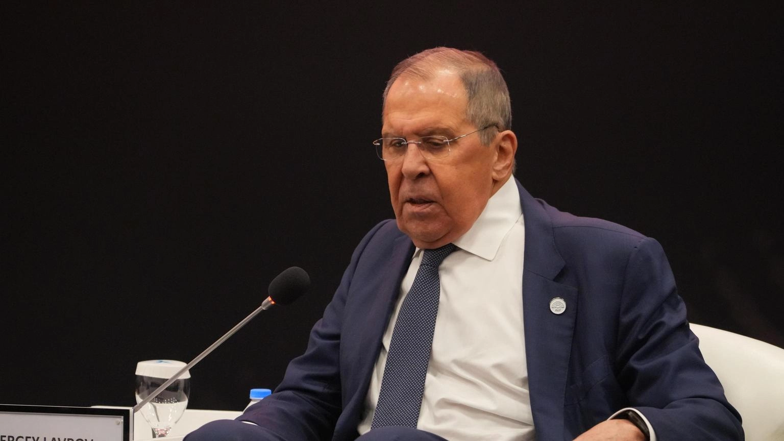 Lavrov, Paesi Ue aiutano oppositori in vista presidenziali