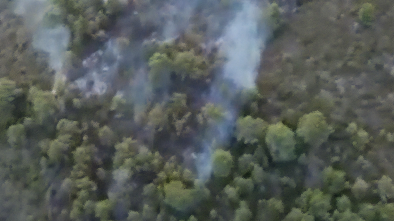 Incendio doloso a Baia San Felice, Gargano. Evacuata Baia dei Campi. Intervento di mezzi aerei e terrestri. Ricordi dell'incendio del 2007.