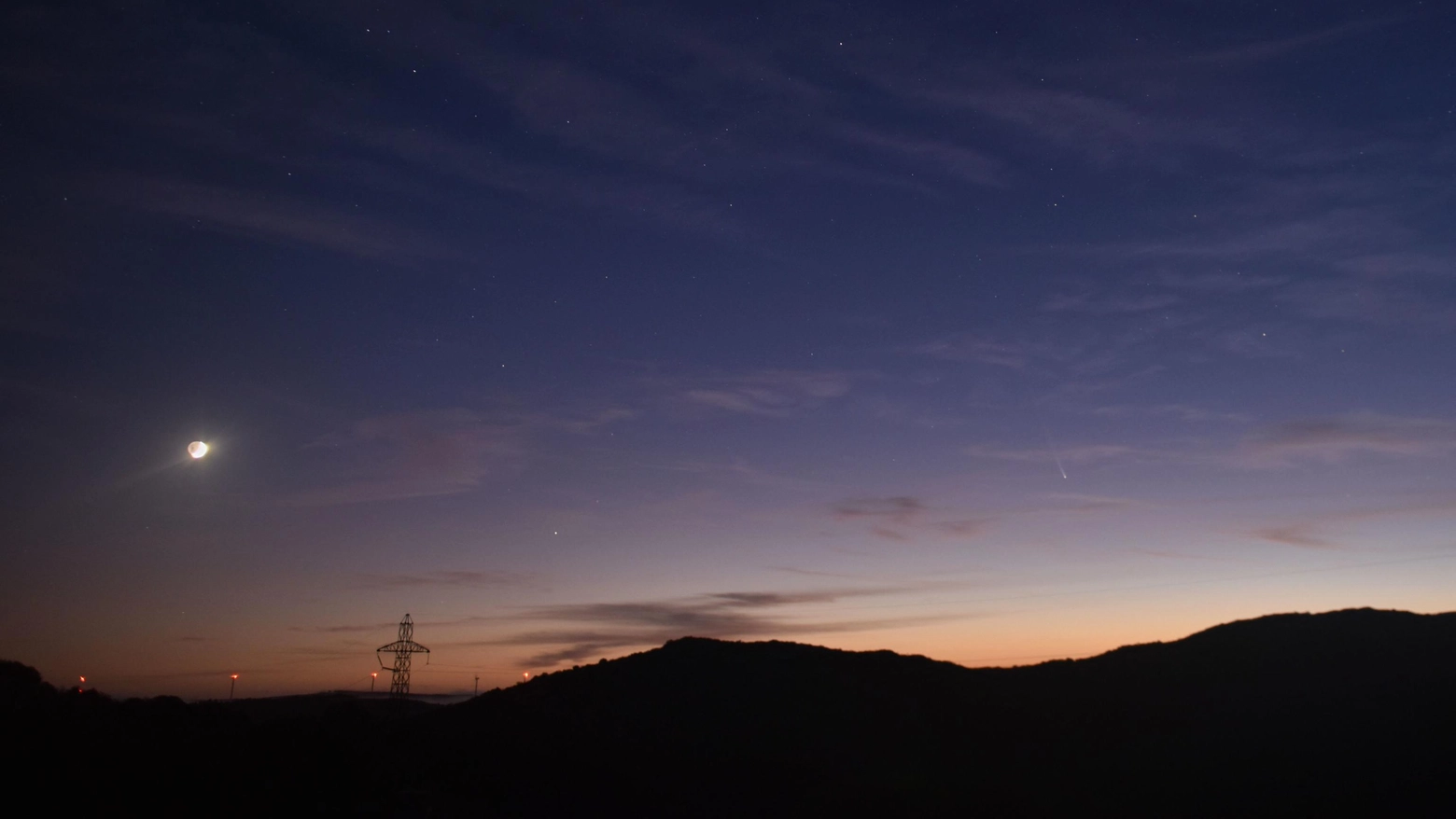 La luminosità della cometa è in diminuzione ma è ancora possibile fotografarla. Occhio però all’arrivo dei temporali