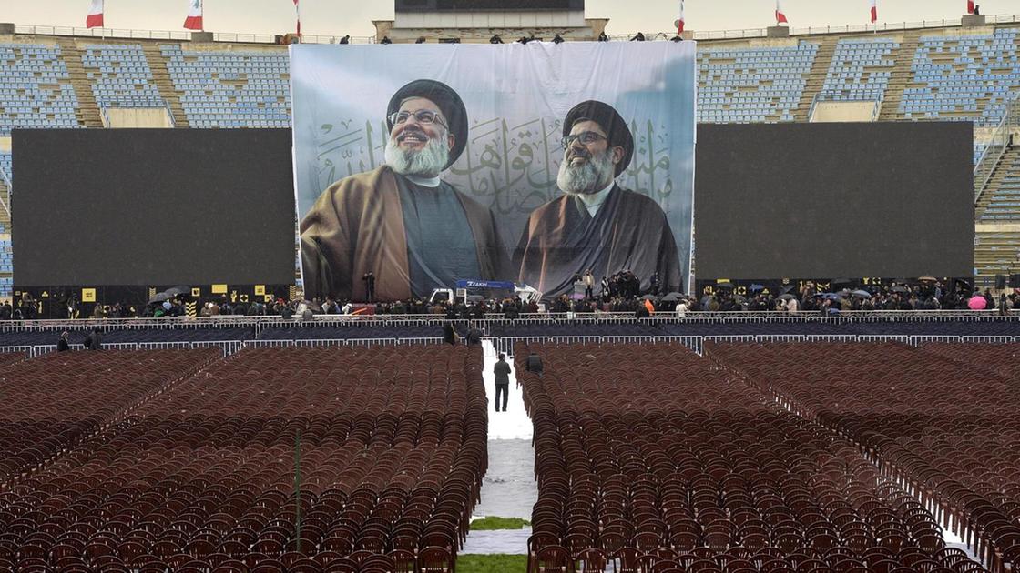 Decine di migliaia a Beirut per il funerale di Hassan Nasrallah, ex leader di Hezbollah