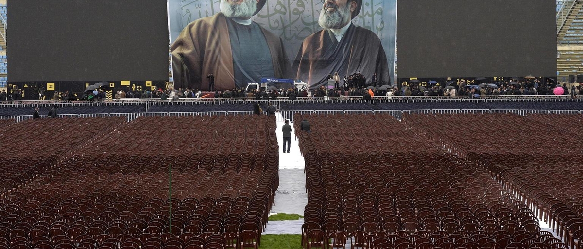 Decine di migliaia a Beirut per il funerale di Hassan Nasrallah, ex leader di Hezbollah